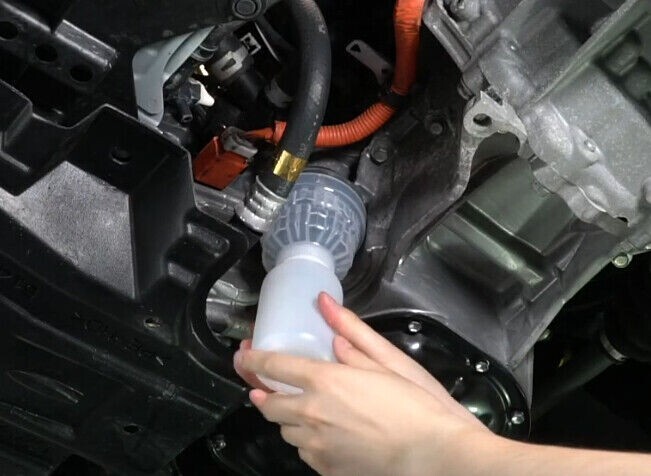 KTC KYOTO Tool Oil Change AVP-6376 Useful Tool Filter Oil Catcher Gadget Japan