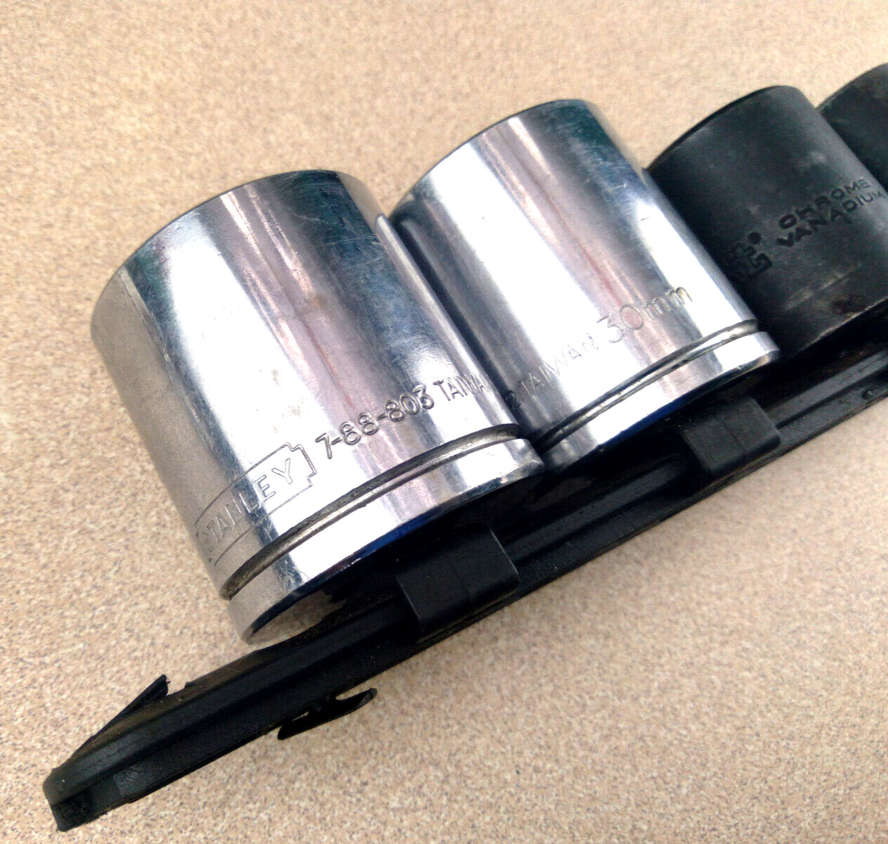 LOT OF 10 ASST 1/2″ DRIVE METRIC IMPACT SOCKETS AND 2 VARIOUS T60 11MM-32MM