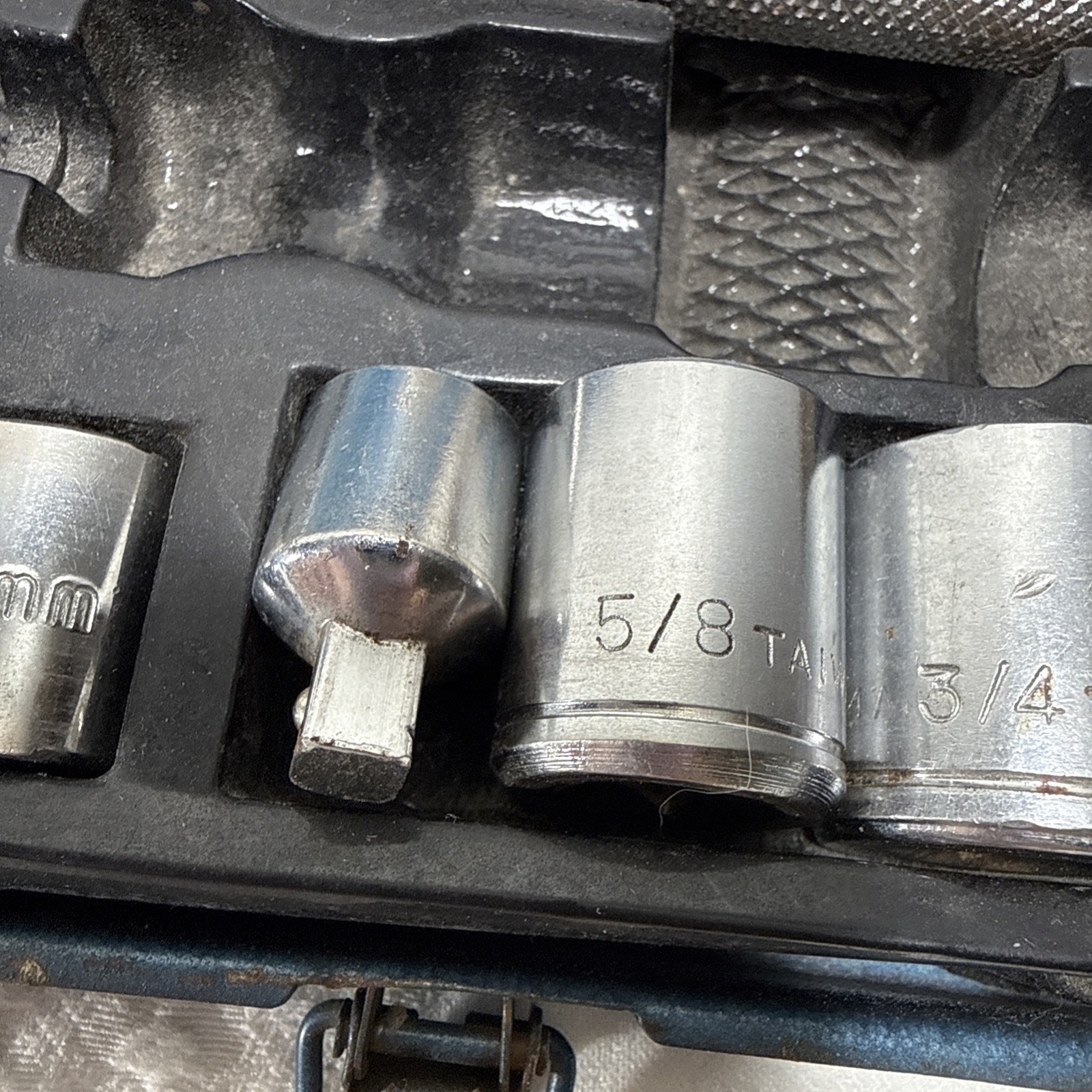 Vintage Blue Metal Case Combination Ratchet Socket Set 19 SAE 13 Metric *Read*