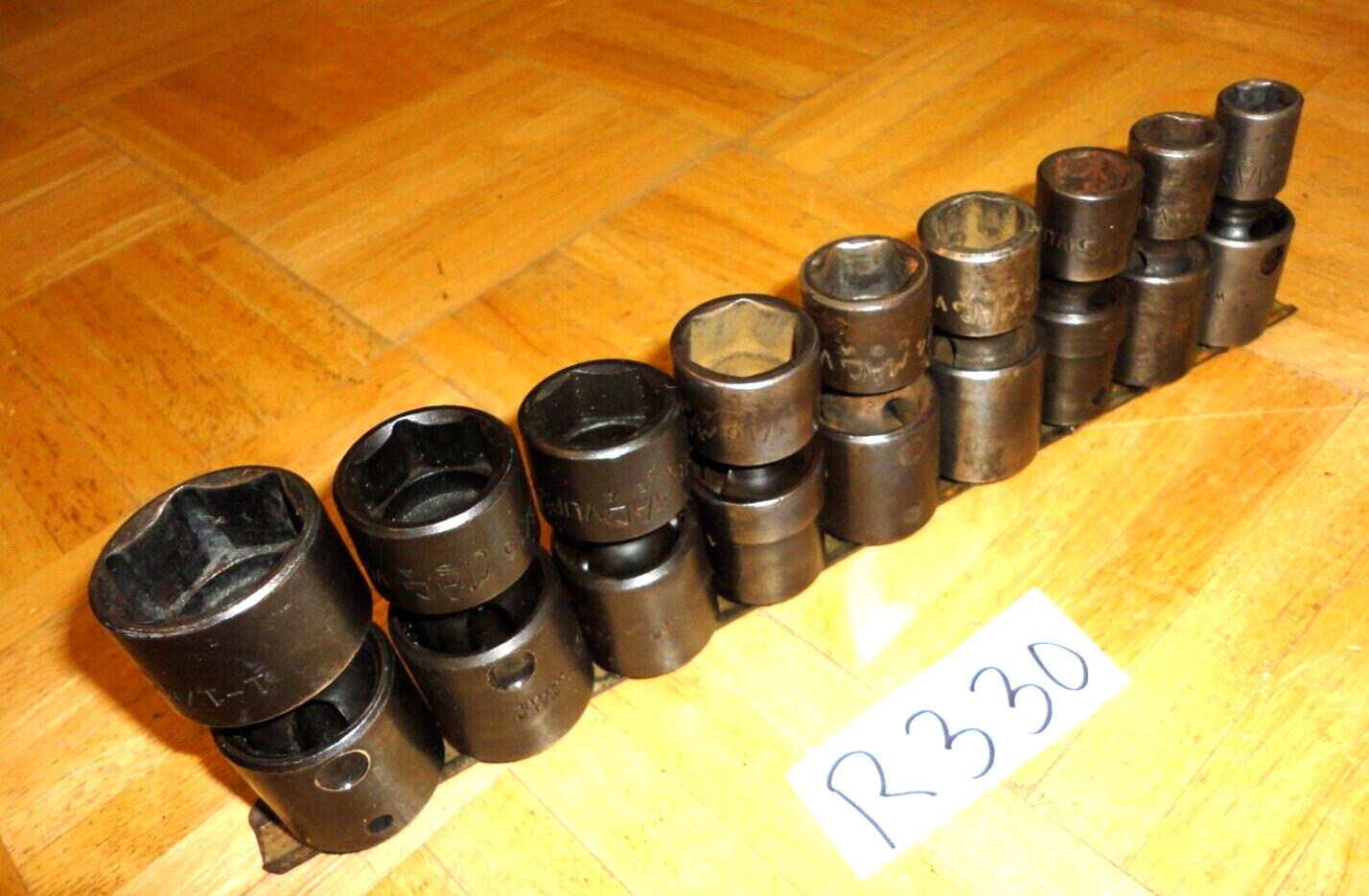 MAC TOOLS 9 PIECE 1/2 DRIVE SAE. SWIVEL IMPACT SOCKET SET 1/2 TO 15/16, 1-1/8