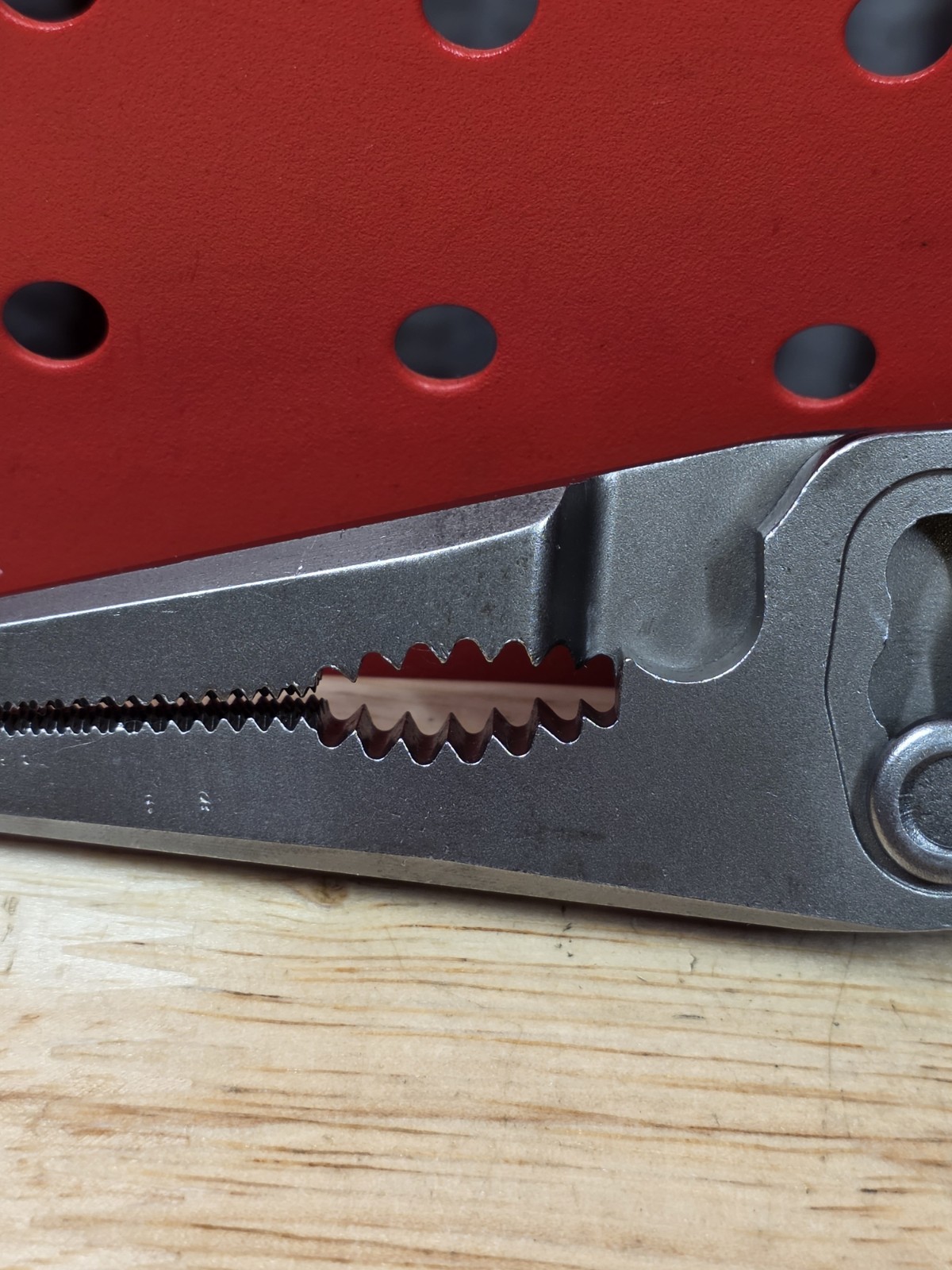 Snap-on Tools NICE LN47ACF 9″ Talon Grip Long Nose Slip Joint Pliers USA Red