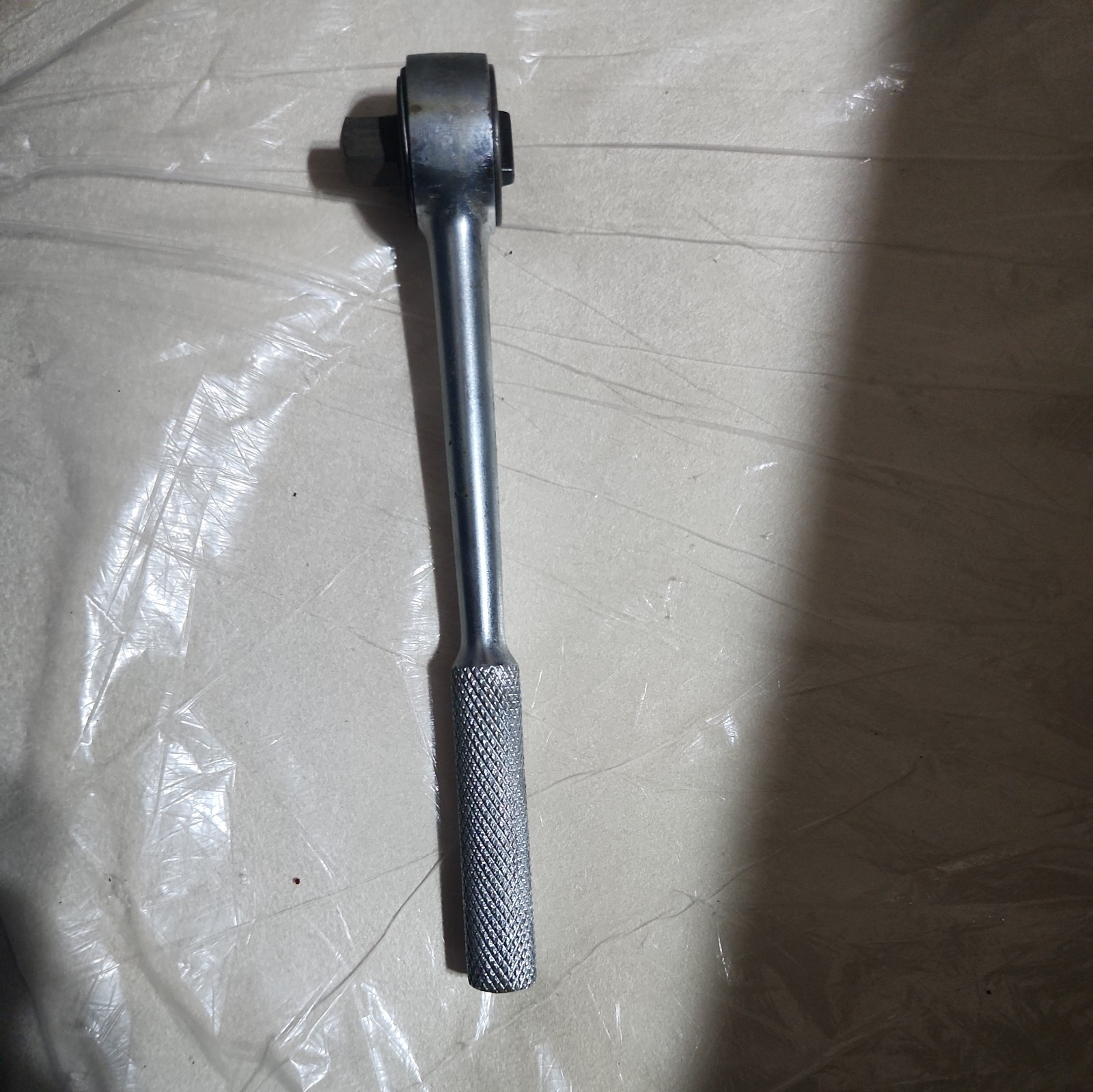 Action Tools 7-3/8″ Long Ratchet 3/8″ Drive Knurled Handl Round Head 77JA Vtg US