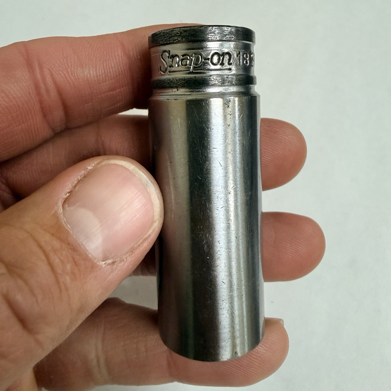 Snap-on Tools 18mm Deep Socket 3/8″ Drive Metric Chrome 6-Point SFSM18 SFSM-18