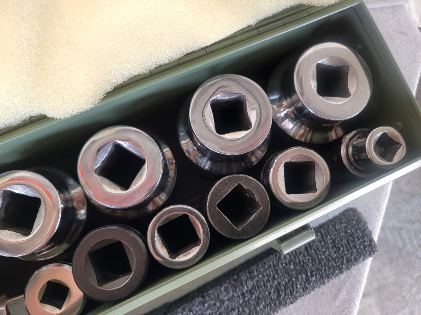 16pc JOHN DEERE Mix Socket Set 3/4″ drive SAE 7/8 to 1-7/8″ Extension Metal Box