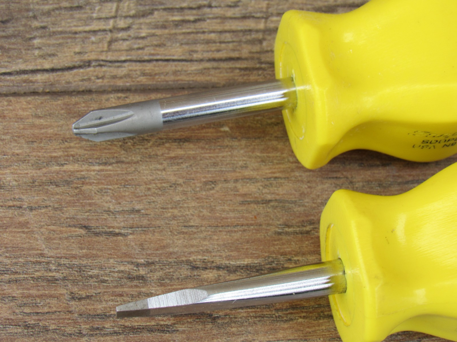 SNAP ON SDD1 FLAT TIP SDDP22 # 2 PHILLIPS STUBBY YELLOW HANDLE SCREWDRIVER SET 2