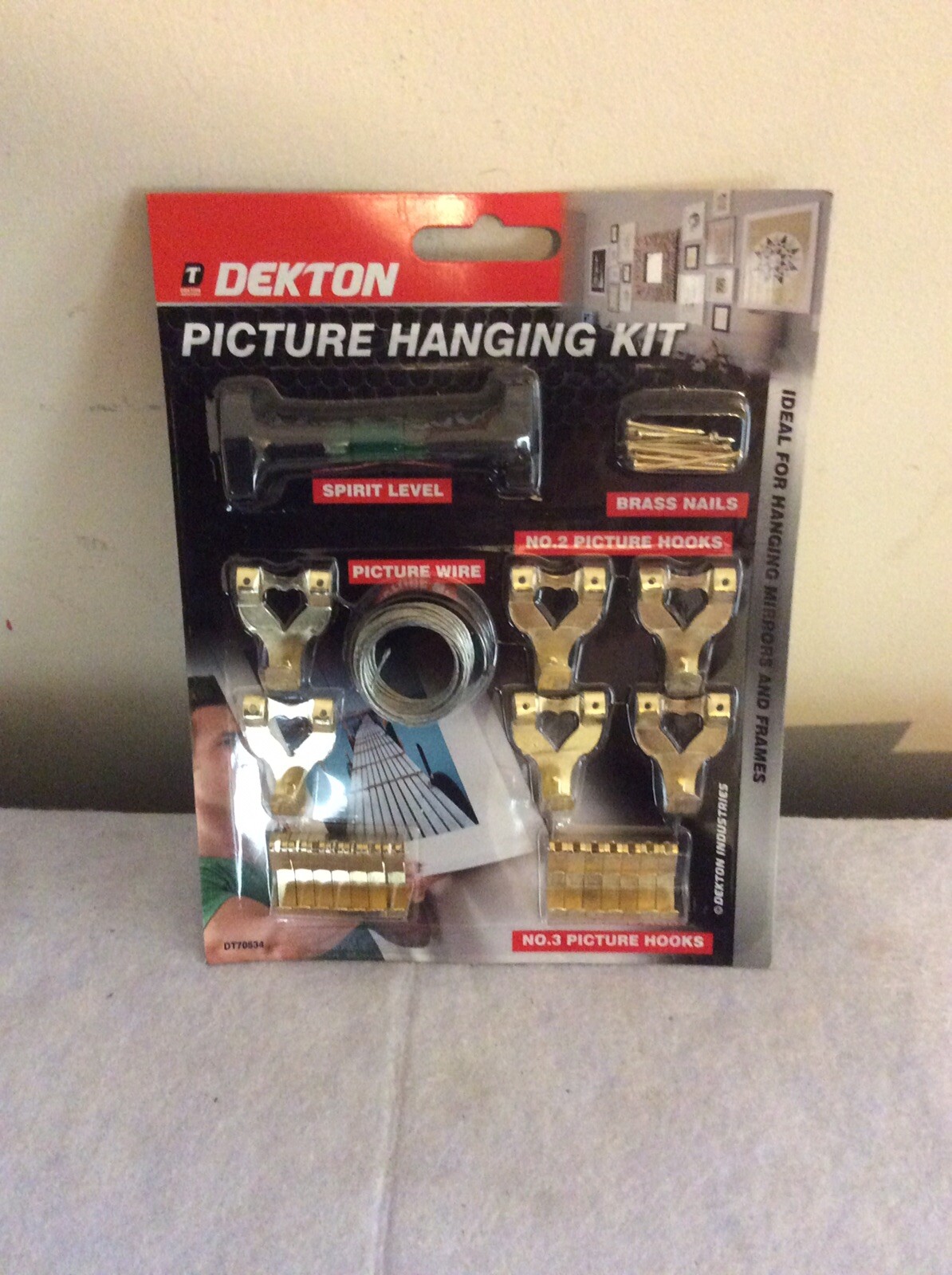 Dekton Picture Hanging Set
