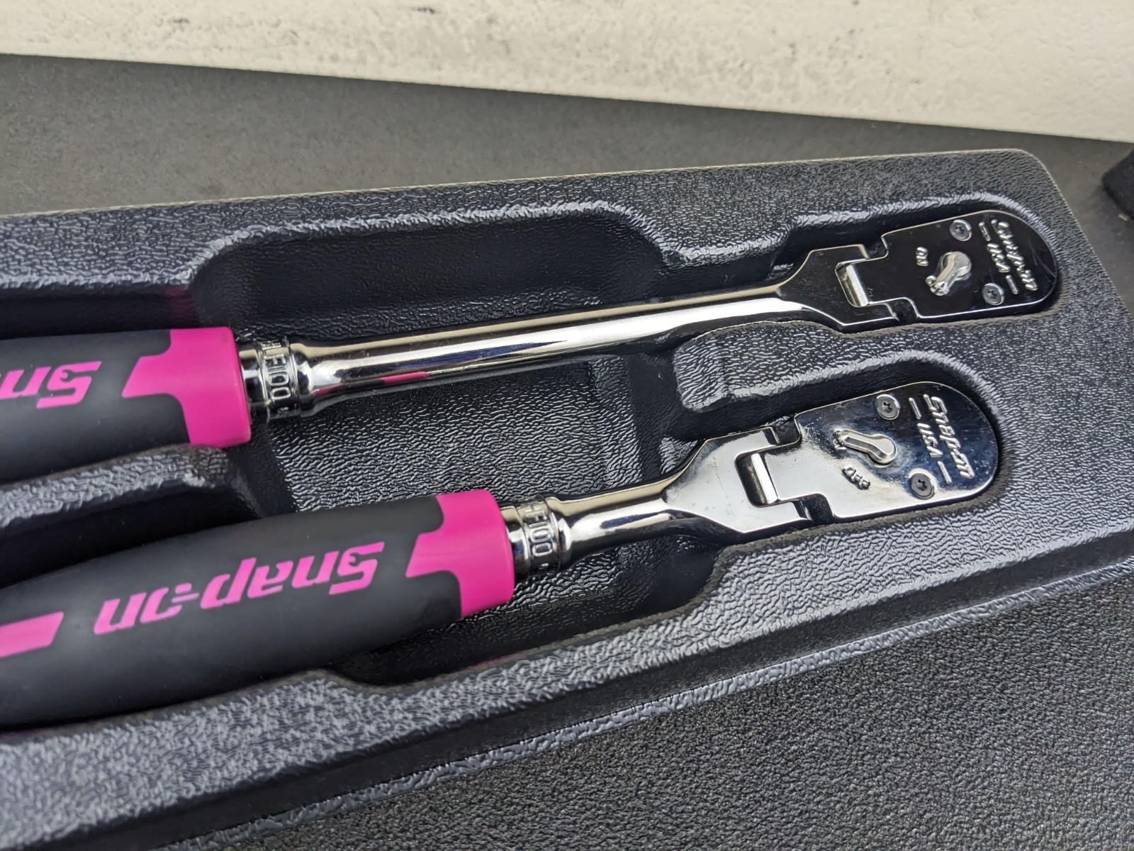 #bn677 Snap On Tools NEW 3/8″ Drive Flex Ratchet Pink Soft Handle Fhlf100 Fhf100