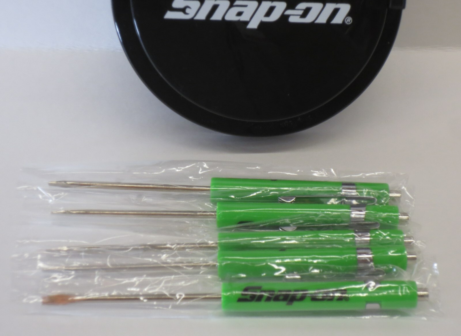 (5)FIVE Snap on GREEN Pocket Screwdriver, Flat Tip Screwdrivers, Magnetic .NEW.