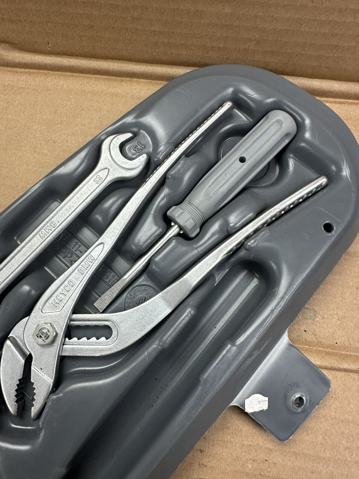 BMW E46 TRUNK TOOL KIT HOLDER 330 325 323 328 Sedan Coupe OEM