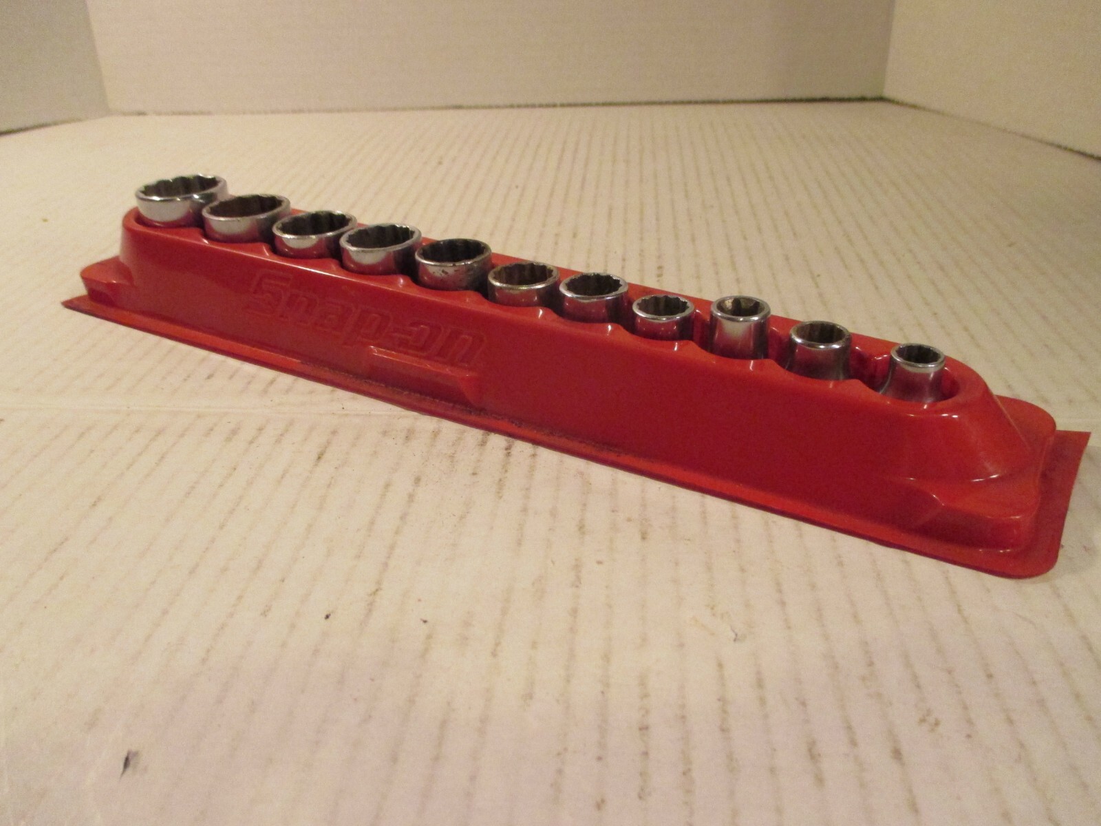 Snap on 11 piece (3/8 drive, 12 pt, 5/16 – 7/8, ) sae socket set magnet holder