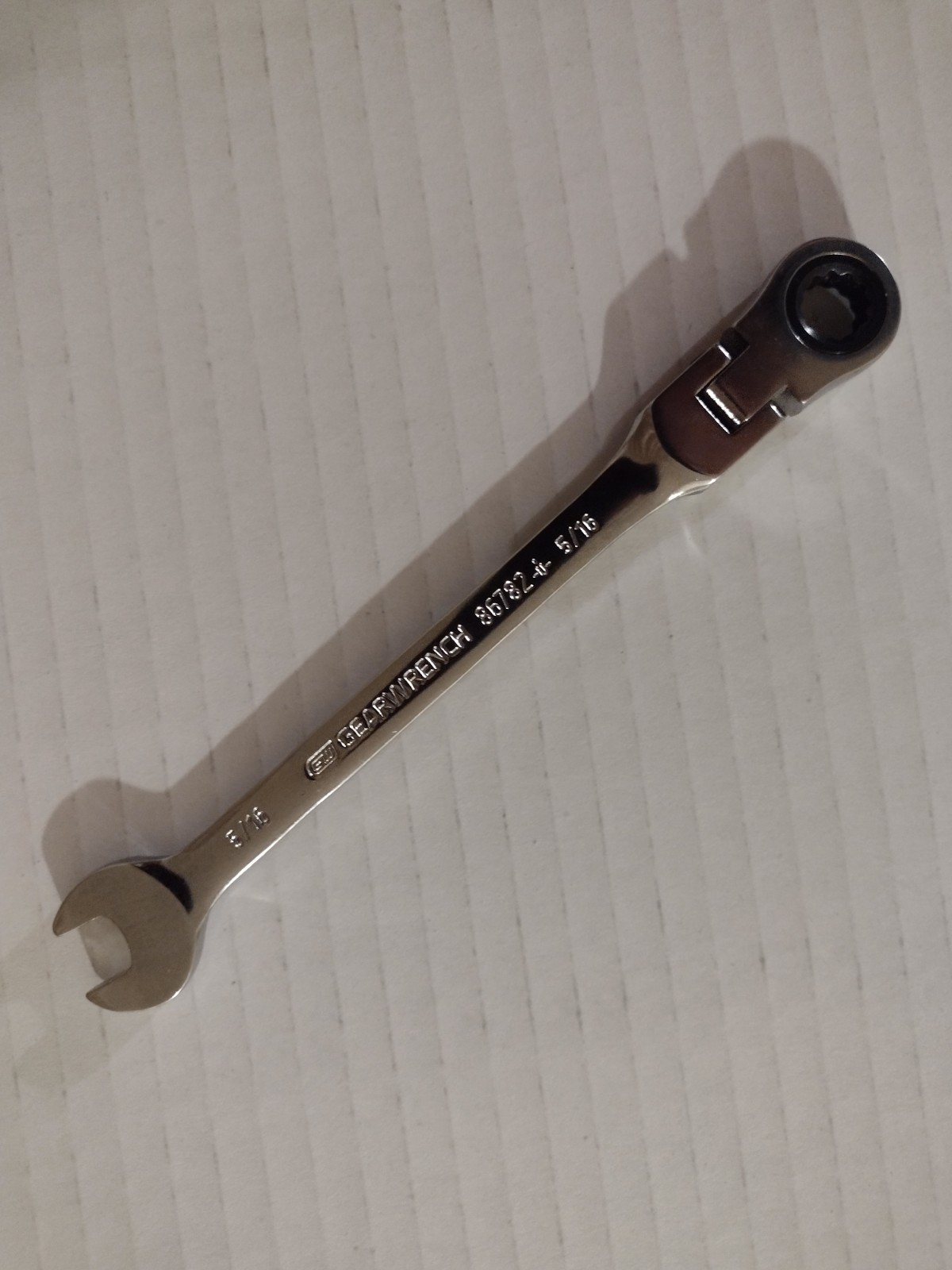 GearWrench 86782: 12-Point 5/16″ Flex Head 90T Ratcheting Combination SAE Wrench