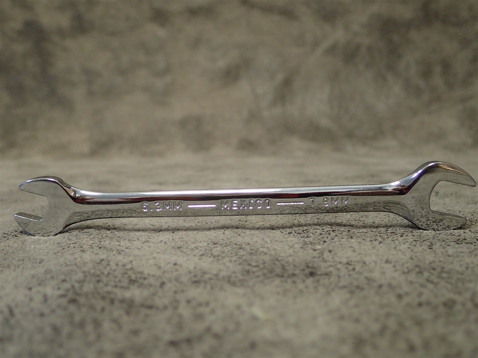 #3018 URREA 1/4″ x 5/16″ Open End Chrome Wrench Chrome Steel Alloy (BN10)