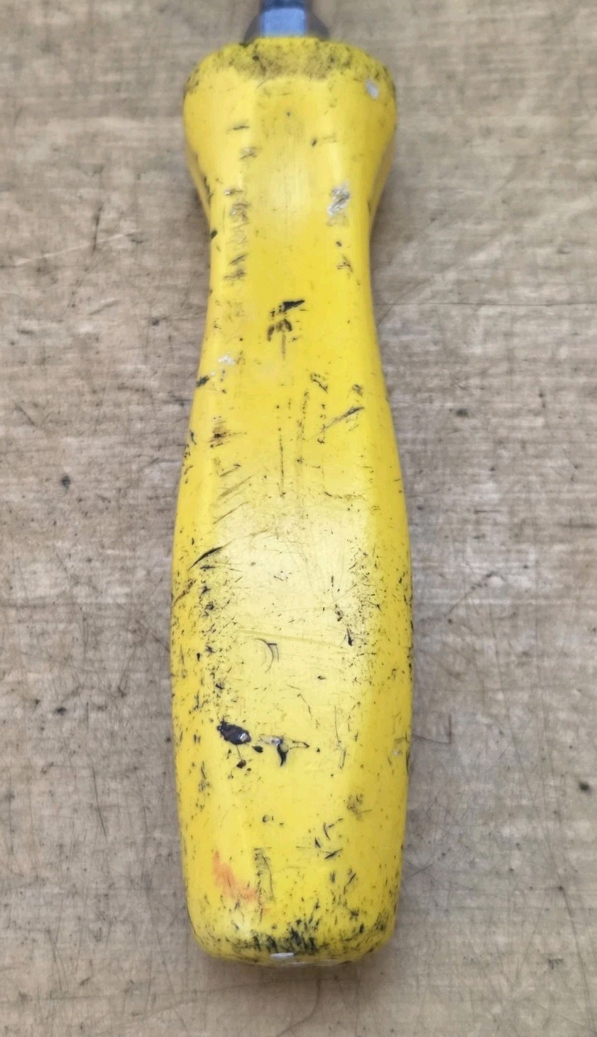 Snap On SDD6-5/16″ Wide Flat Tip X 6″ Long Blade Yellow Hard Handle Screwdriver