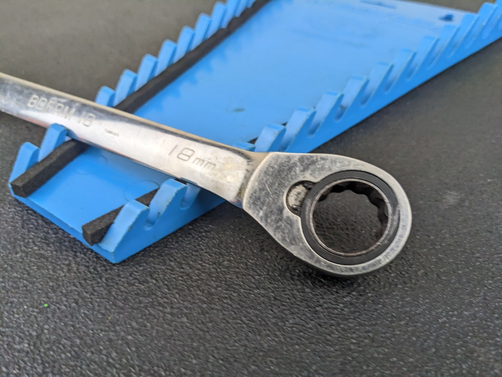 #bn754 Blue Point 12 Point Reversible Ratcheting Wrench Metric BOERM18 18mm