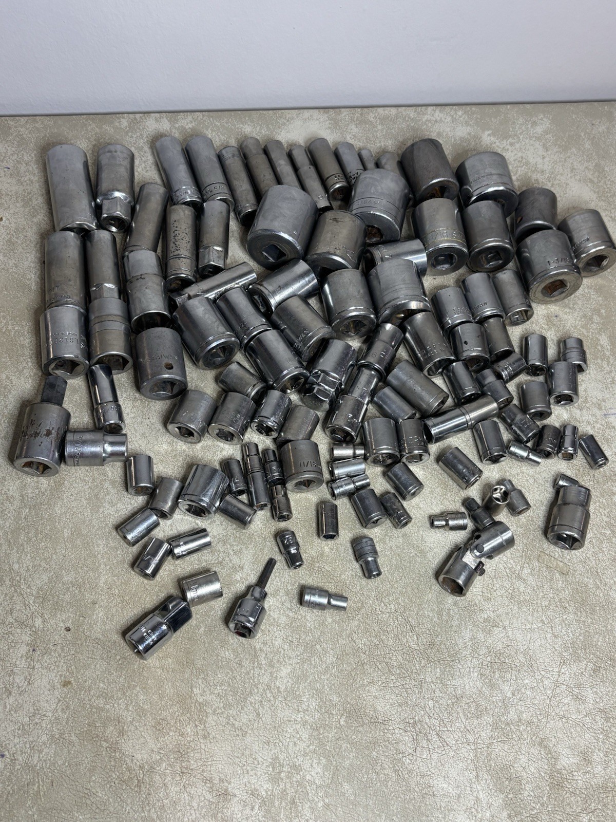 111 Lot Used Sockets Different SAE & Metric &condition 15lbs