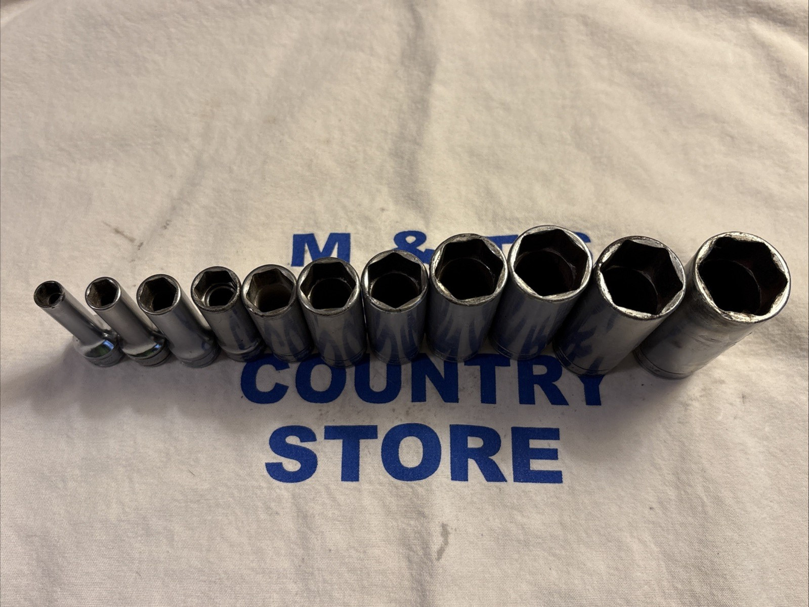 Snap-on Tools USA 3/8″ Drive 6pt 11pc SAE Deep Chrome Socket Set 211SFSY