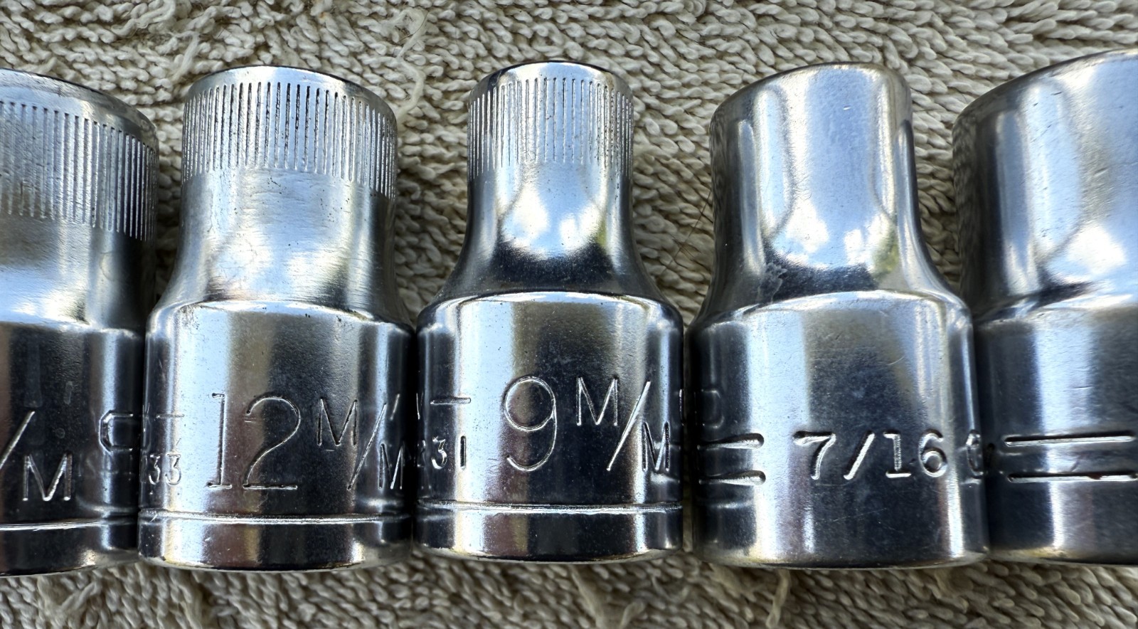 LOT OF 8, 1/2 INCH DRIVE SOCKETS AS PICTURES AND DESCRIBED