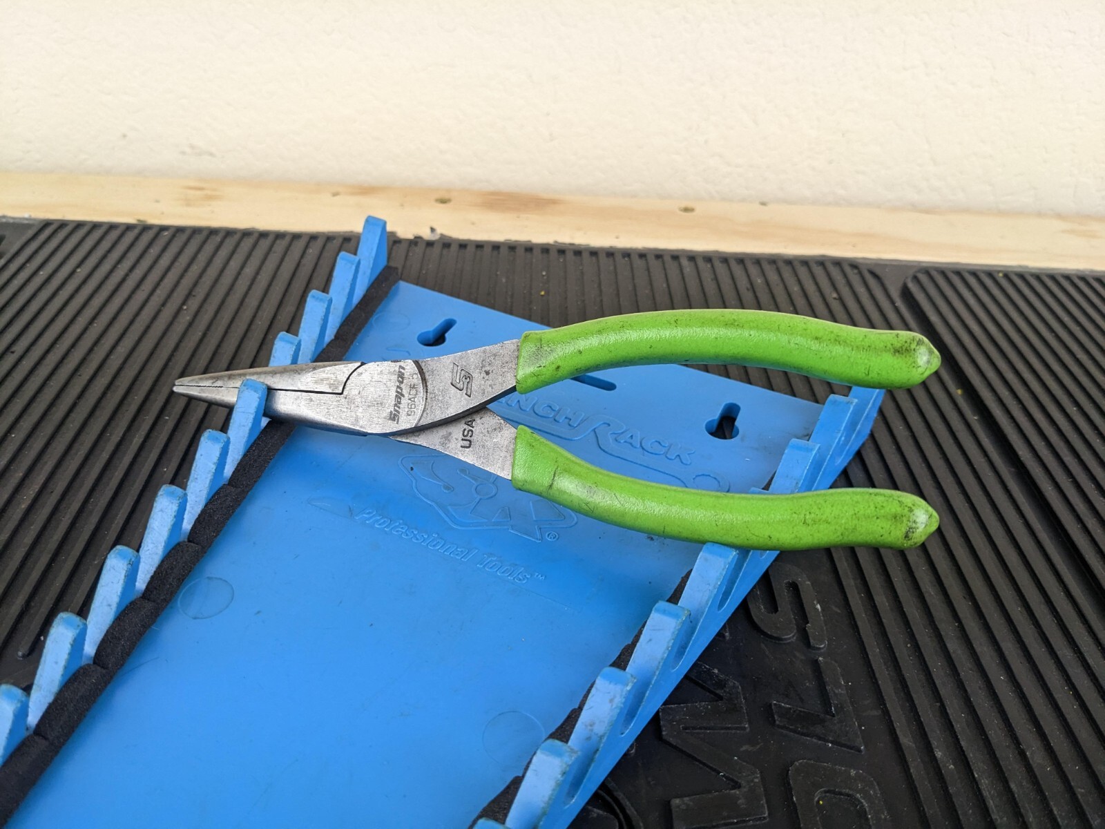 #at882 Snap On 96ACF – 8″ Talon Grip™ GREEN NEEDLE Nose Pliers