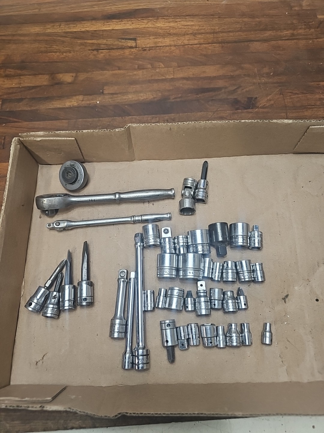 P43- 40 pieces of SNAP ON TOOLS – Sockets, Adapters, Etc 1/4 & 3/8″ Dr