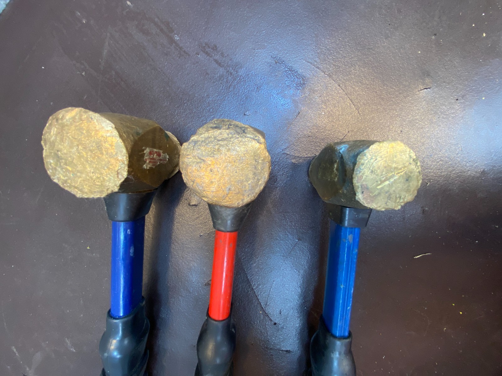 2 BLUE POINT BRASS HEAD HAMMERS RUBBER HANDLE HBR15 & HBR25/ 1 UNKNOWN BRAND