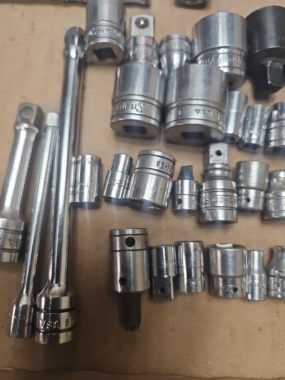 P43- 40 pieces of SNAP ON TOOLS – Sockets, Adapters, Etc 1/4 & 3/8″ Dr
