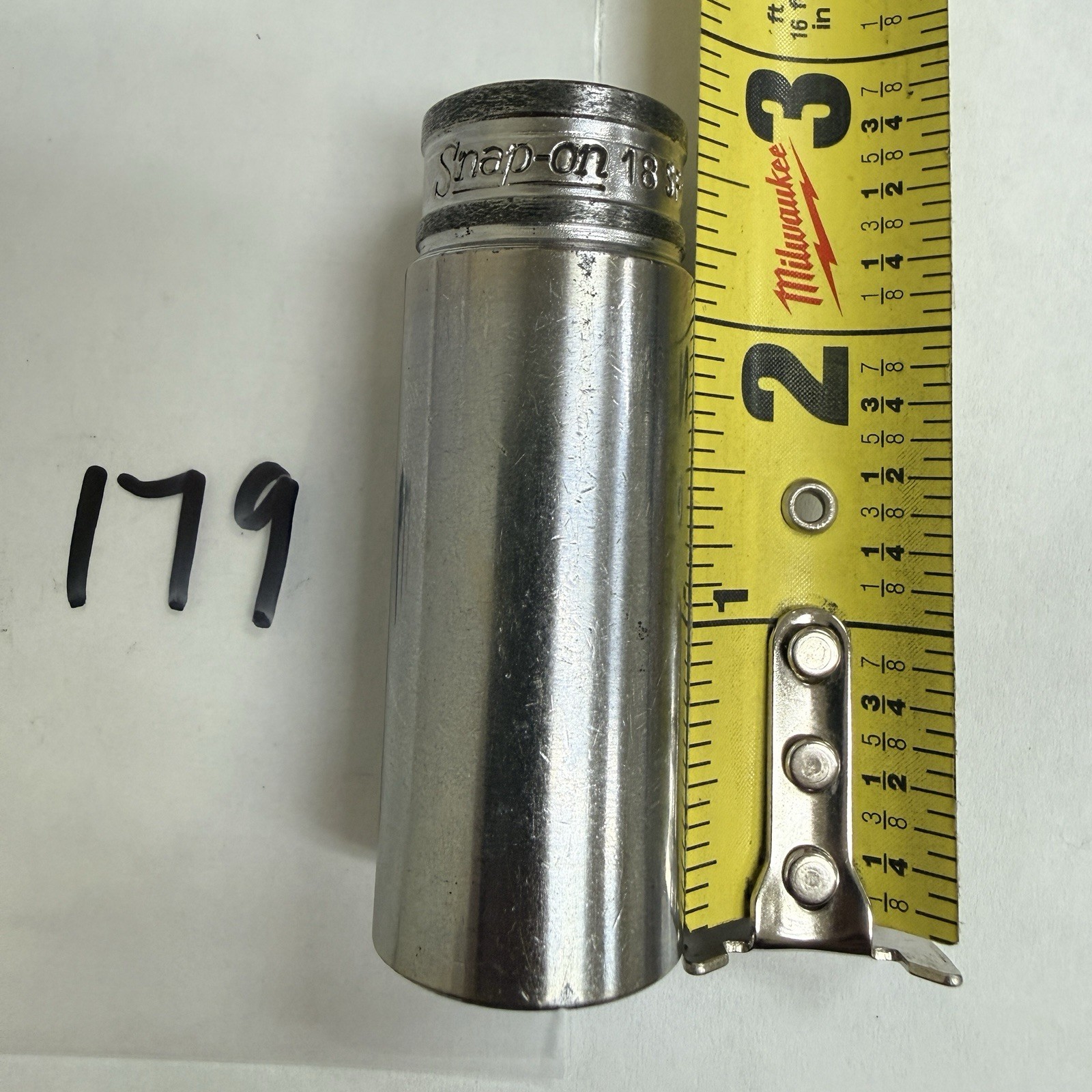 Snap-on Tools 18mm Deep Socket 3/8″ Drive Metric Chrome 6-Point SFSM18 SFSM-18