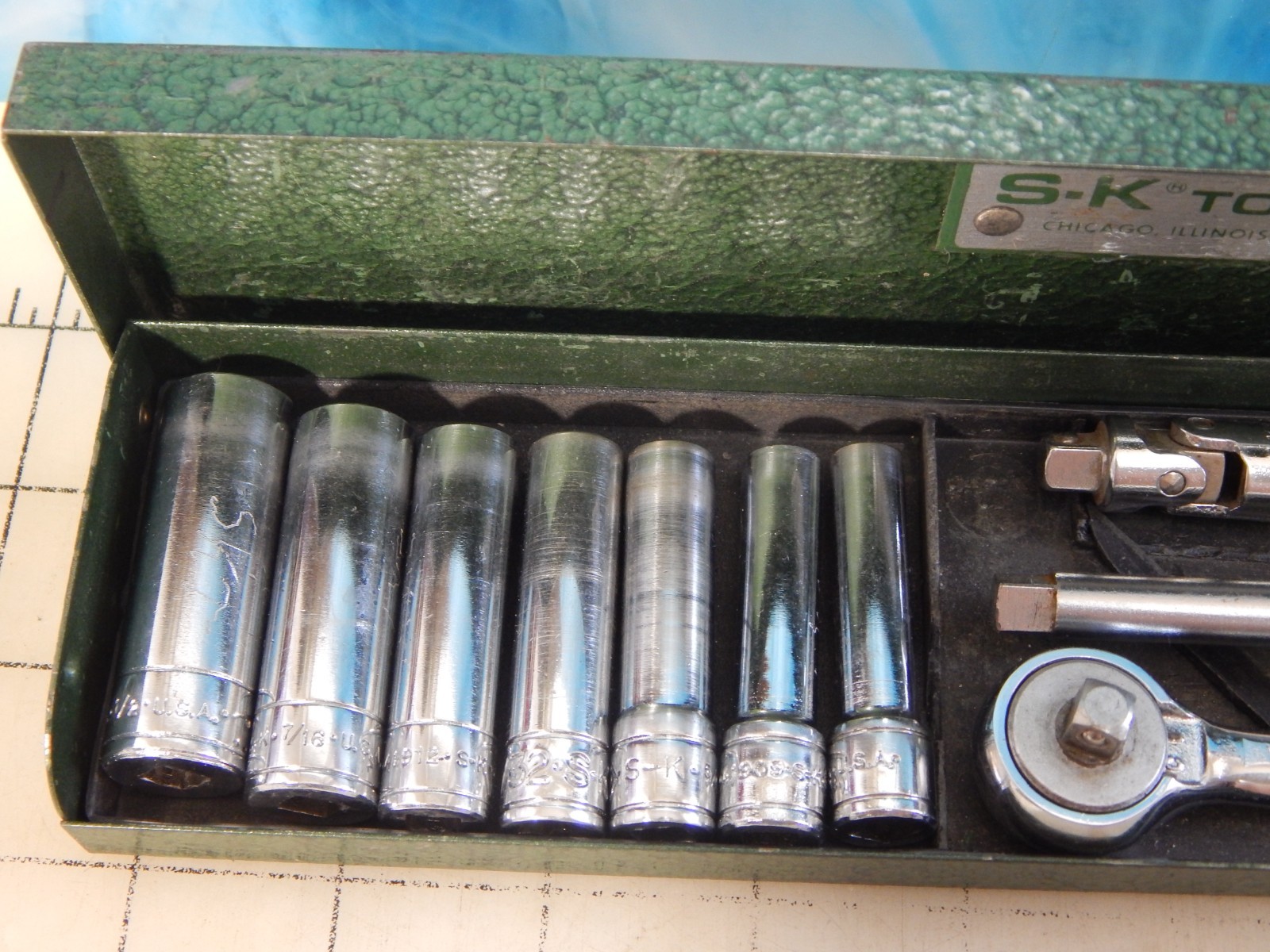Vintage S-K Tools 4921 21 Pc. 1/4″ Dr. Socket Set & Metal Box, Ratchet, Deep SAE