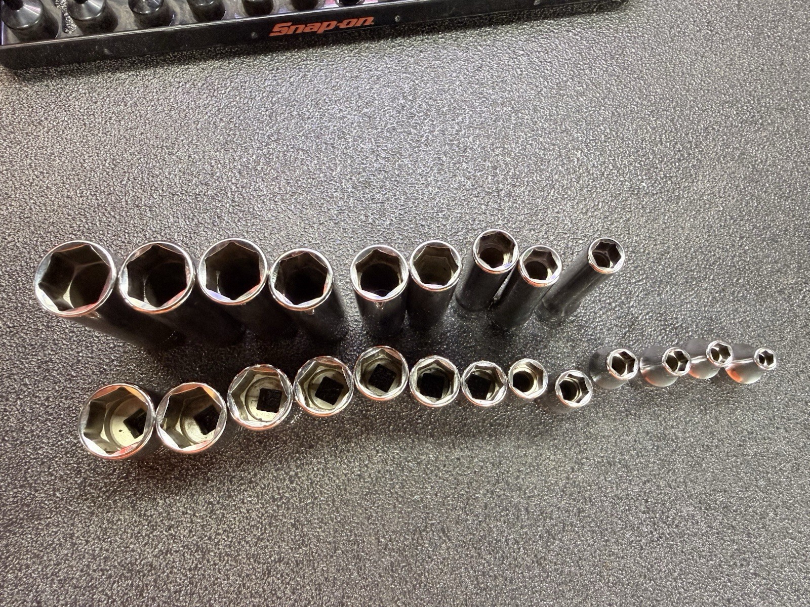 CAT 200-8413 13-Piece Socket Set 1/4 Drive METRIC 4-15 mm 6-Point CAT 194-3578