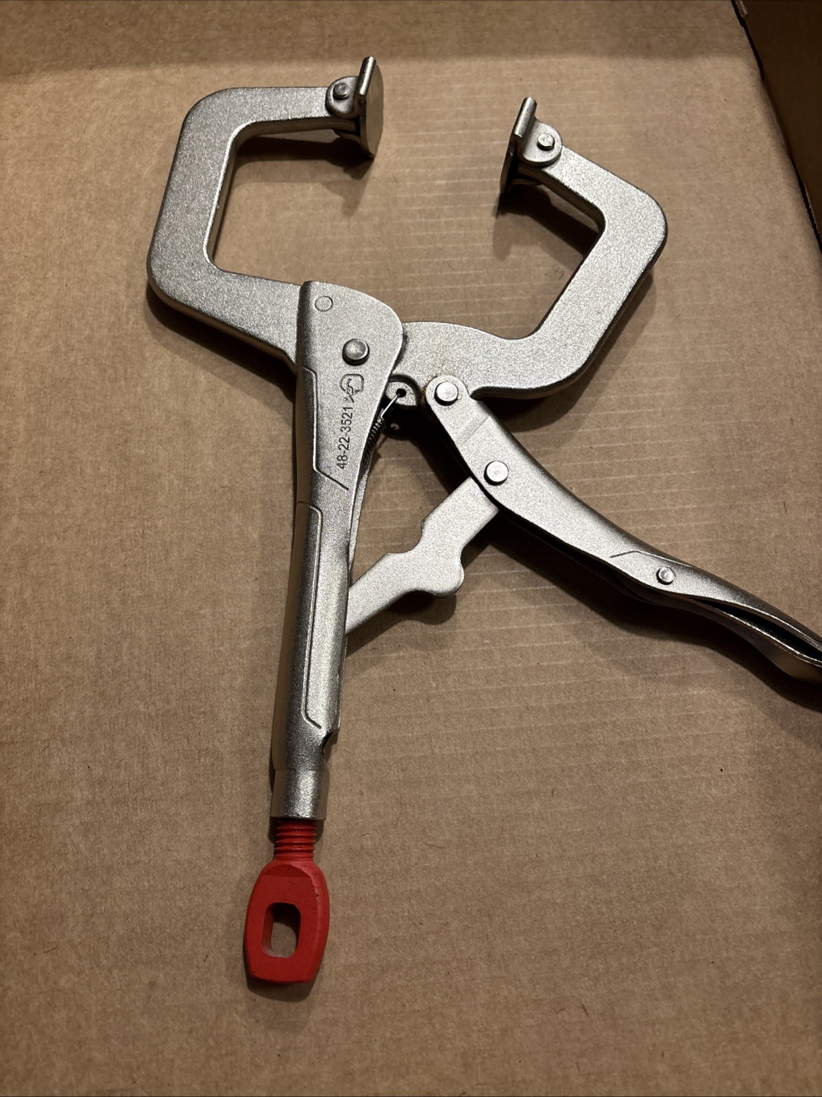 Milwaukee 48-22-3522 – 6″ «Torque Lock» Locking C-Clamp with Swivel Jaws New
