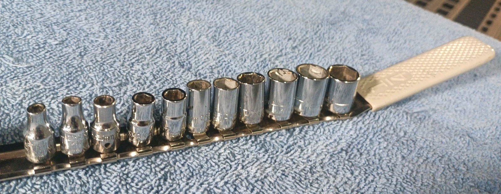Craftsman 1/4″ Socket Set 21pc. 10 SAE, 11 Metric With Rail. See Description Pls