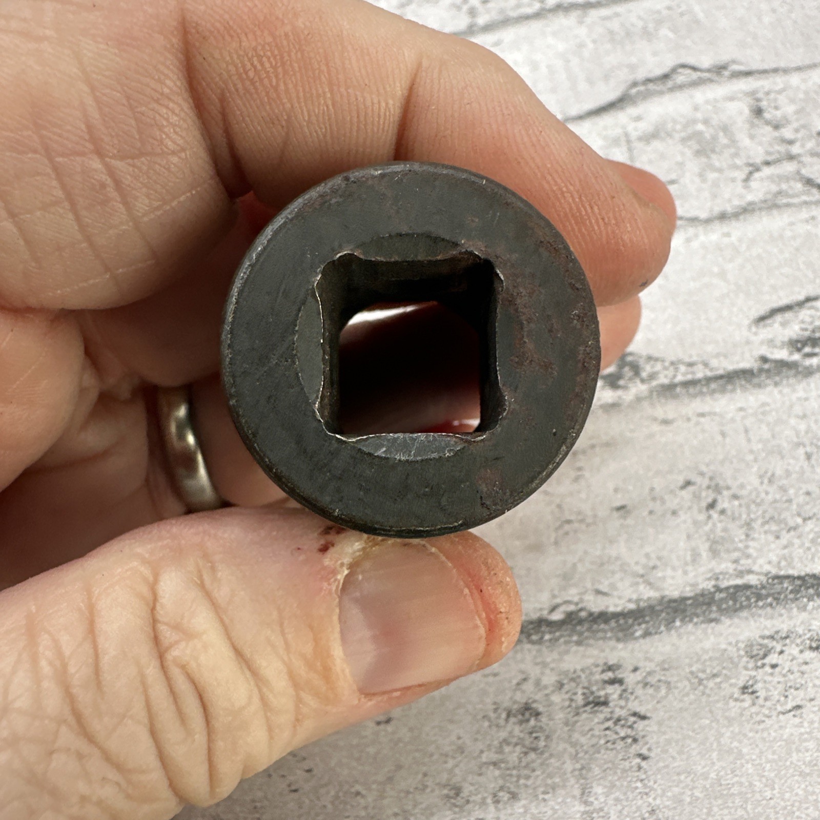 Snap-on Tools 1/2″ Drive 7/8″ 12pt Black Industrial Finish Socket GSW281