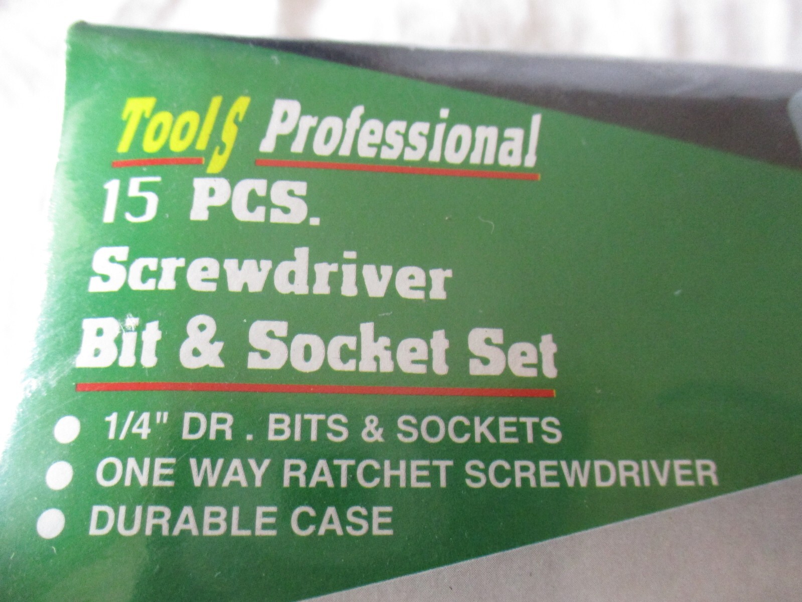 15pcs Pocket Size Screwdriver & Socket Set 1/4″ Drive Bit & Socket Set &Case