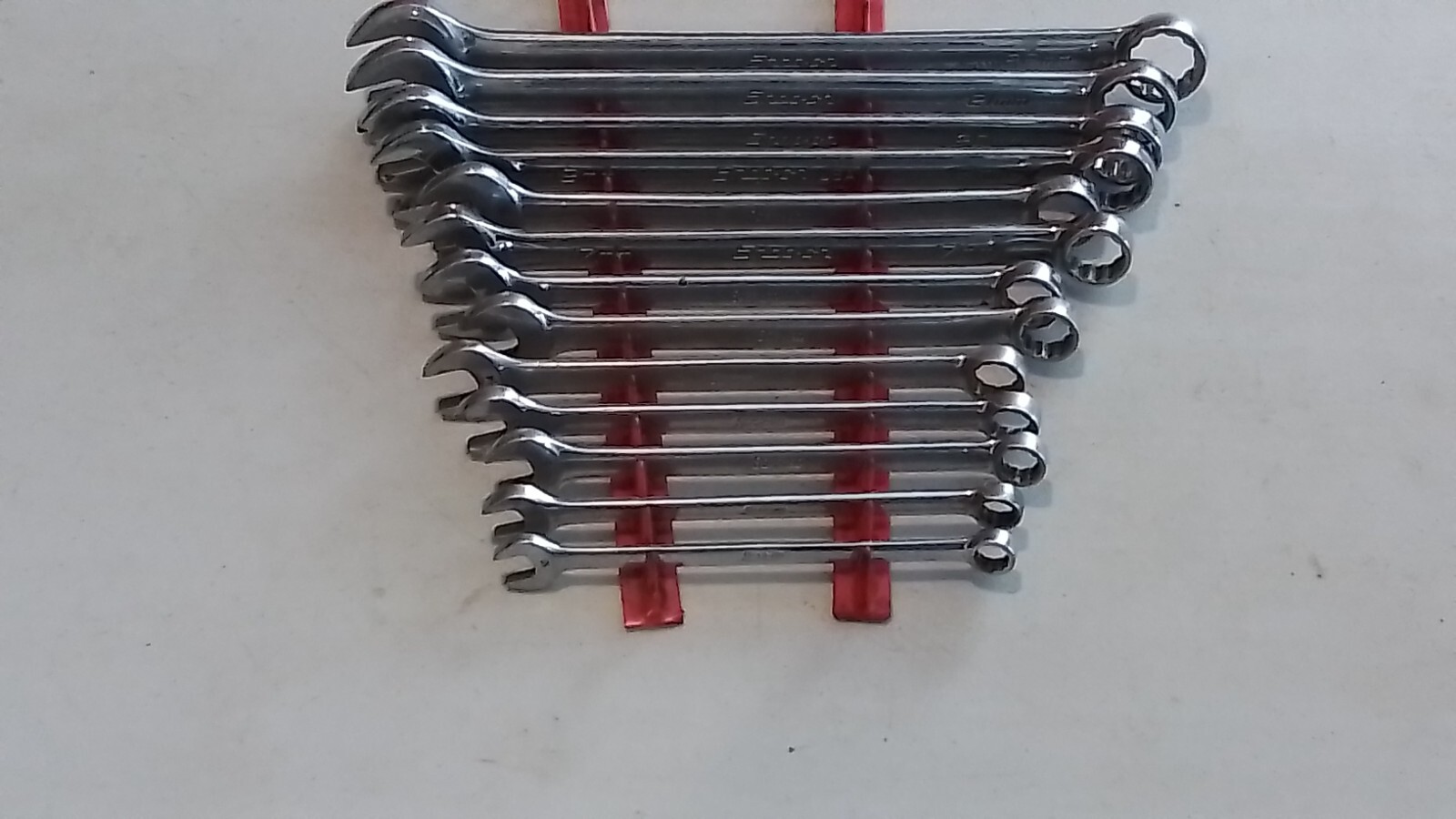 SNAP ON 13 PIECE METRIC OEXM 12 PT. COMBINATION WRENCH SET FROM 10-22MM. W/RACK
