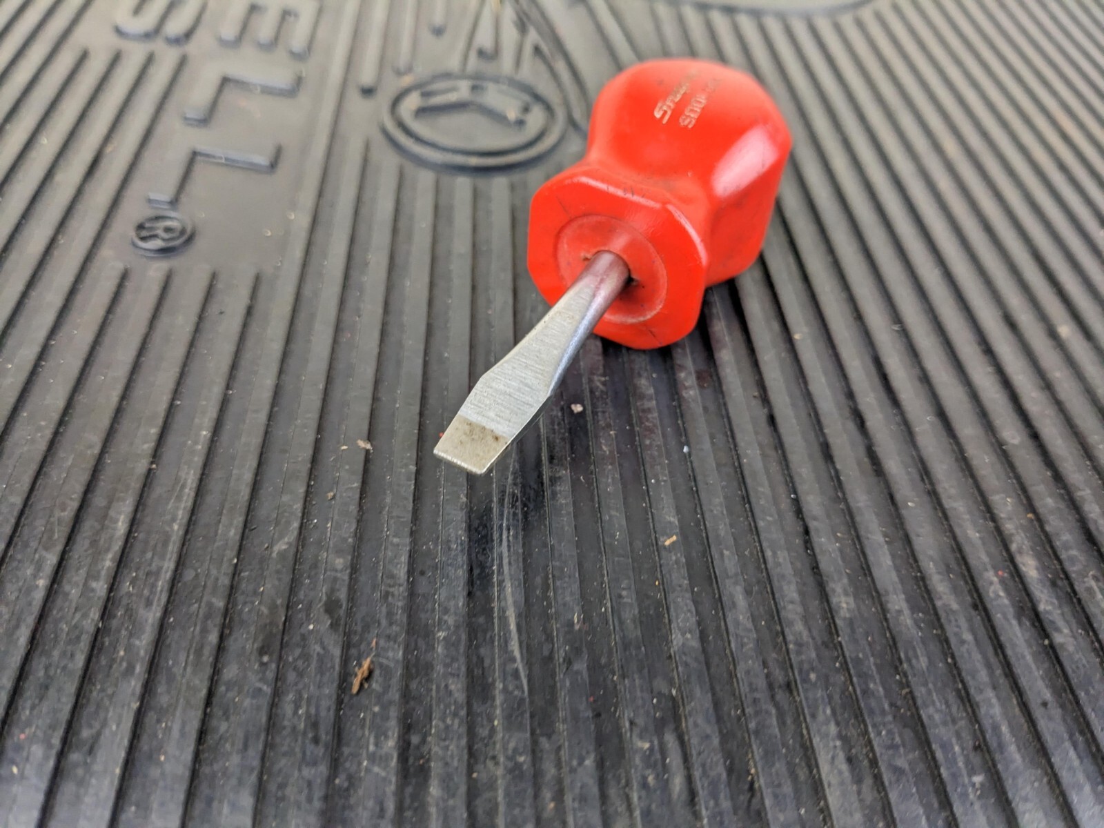 #ba329 Snap On SDD1 Stubby Flat Head Screwdriver Red USA Slotted