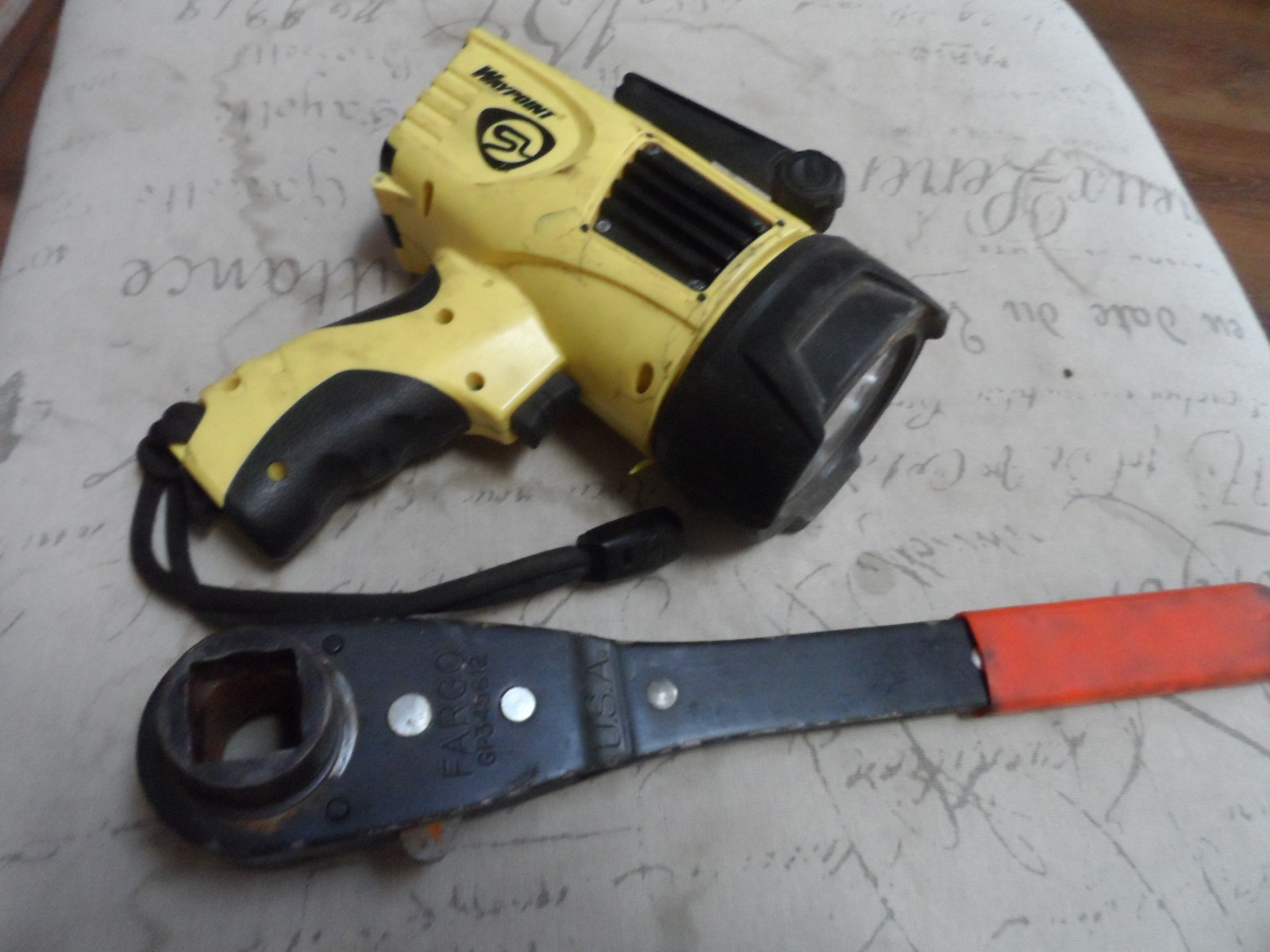 Fargo GP345812 Lineman Wrench waypoint flash light combo