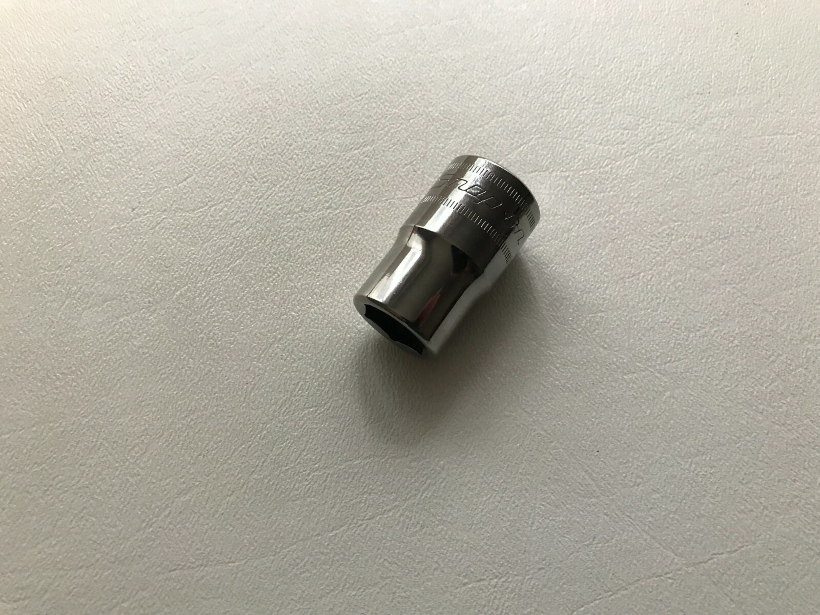 Snap-On Tools USA *NEW* 1/2″ Drive 6pt 14mm Metric Shallow Chrome Socket TWM14A