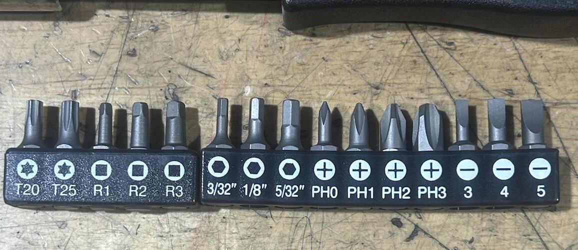Stanley Bit Driver Set. 17 Pieces. Driver, Adapter And 15 Bits