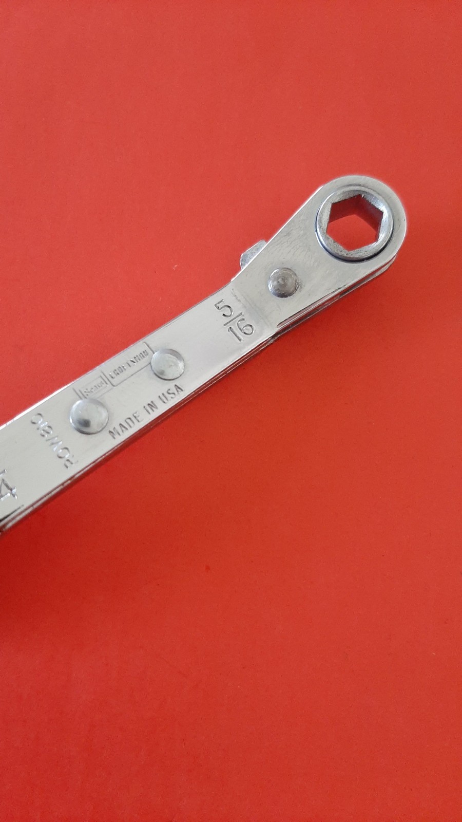 Craftsman USA ROW810 1/4″ x 5/16″ Offset Ratcheting Box Wrench 6pt Point