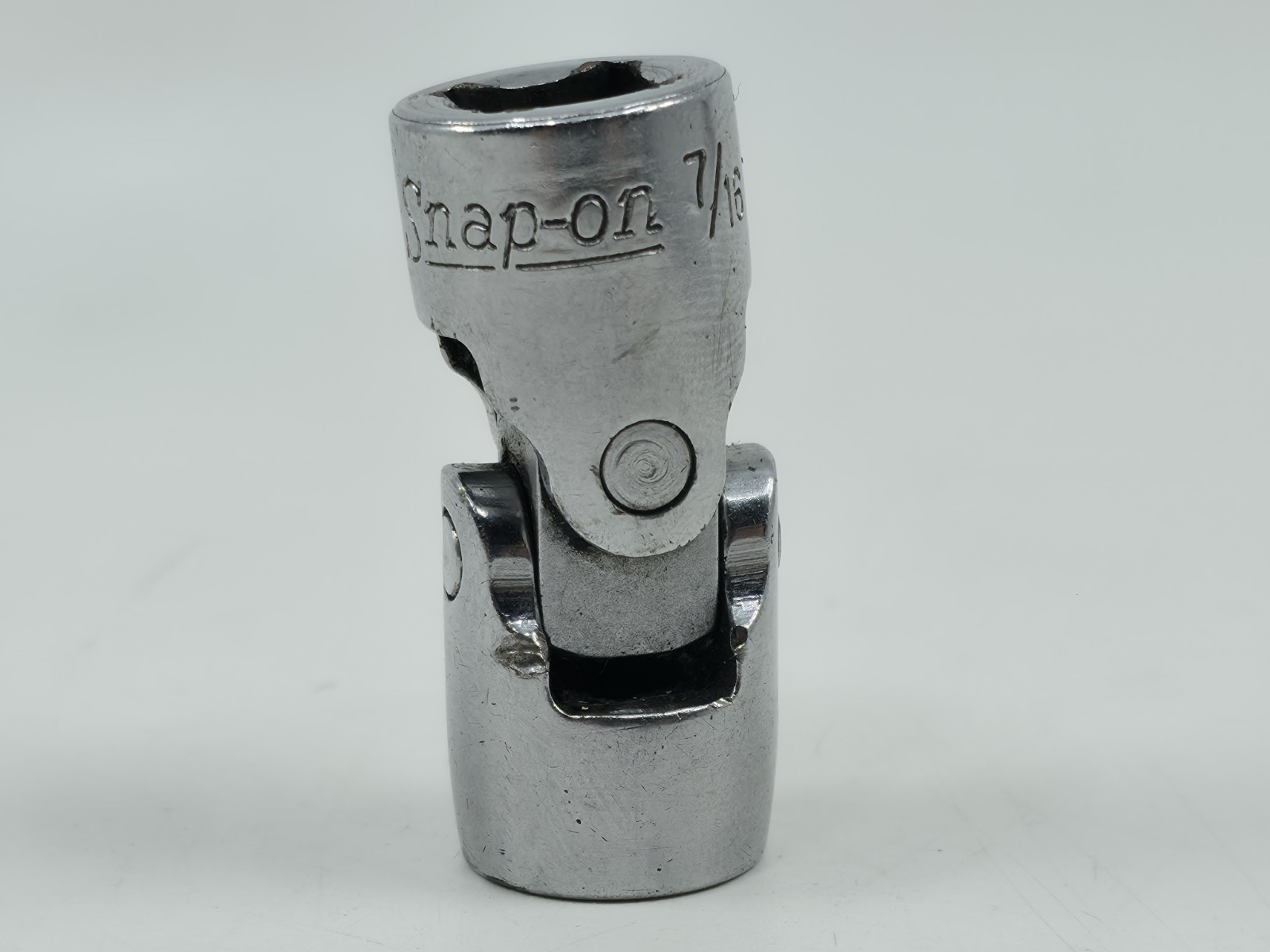 Snap On Tools 3/8″ Drive 7/16″ FVU14 12PT SAE Chrome Universal Swivel Socket