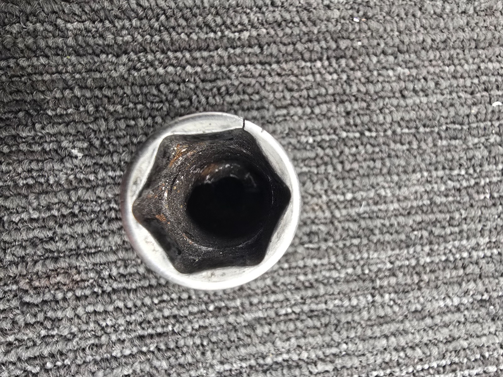Snap-On SFSM18: 3/8″ Drive 6-Point Metric 18mm Deep Socket *DAMAGED*