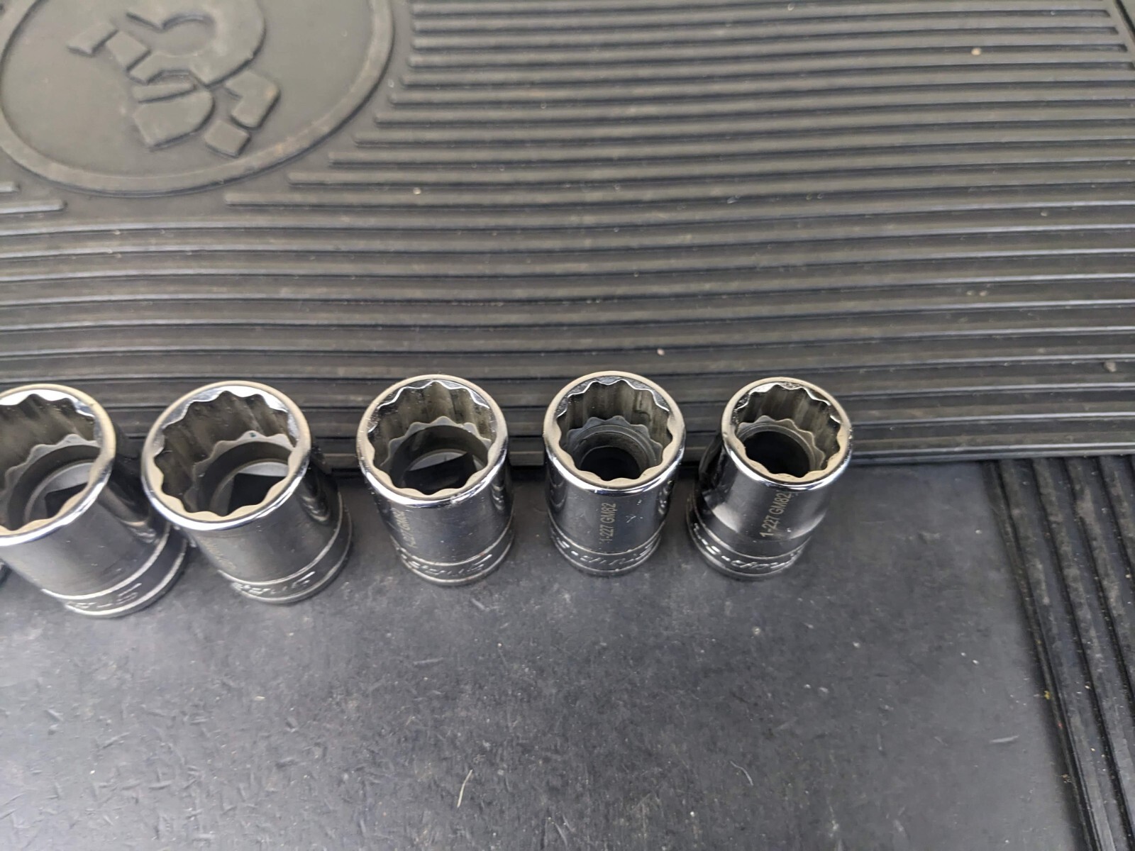 #av827 Snap-On Set 1/2″ Drive Socket Set 9/16″ to 1” SAE SW Series 12 Point