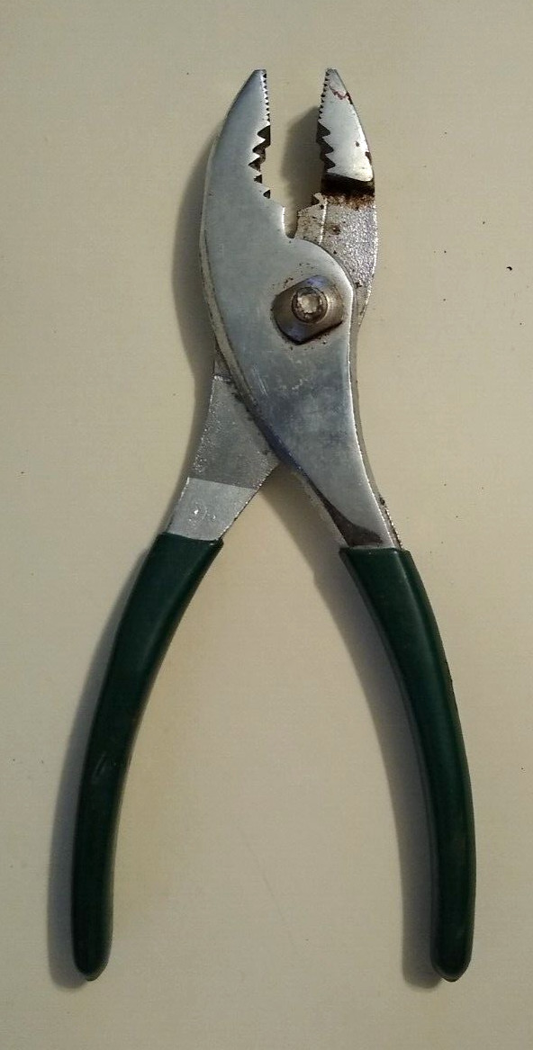 S-K – 7206 – 6-1/2″ Long Slip Joint Pliers – Soft Grip Green Handles -Pre-owned
