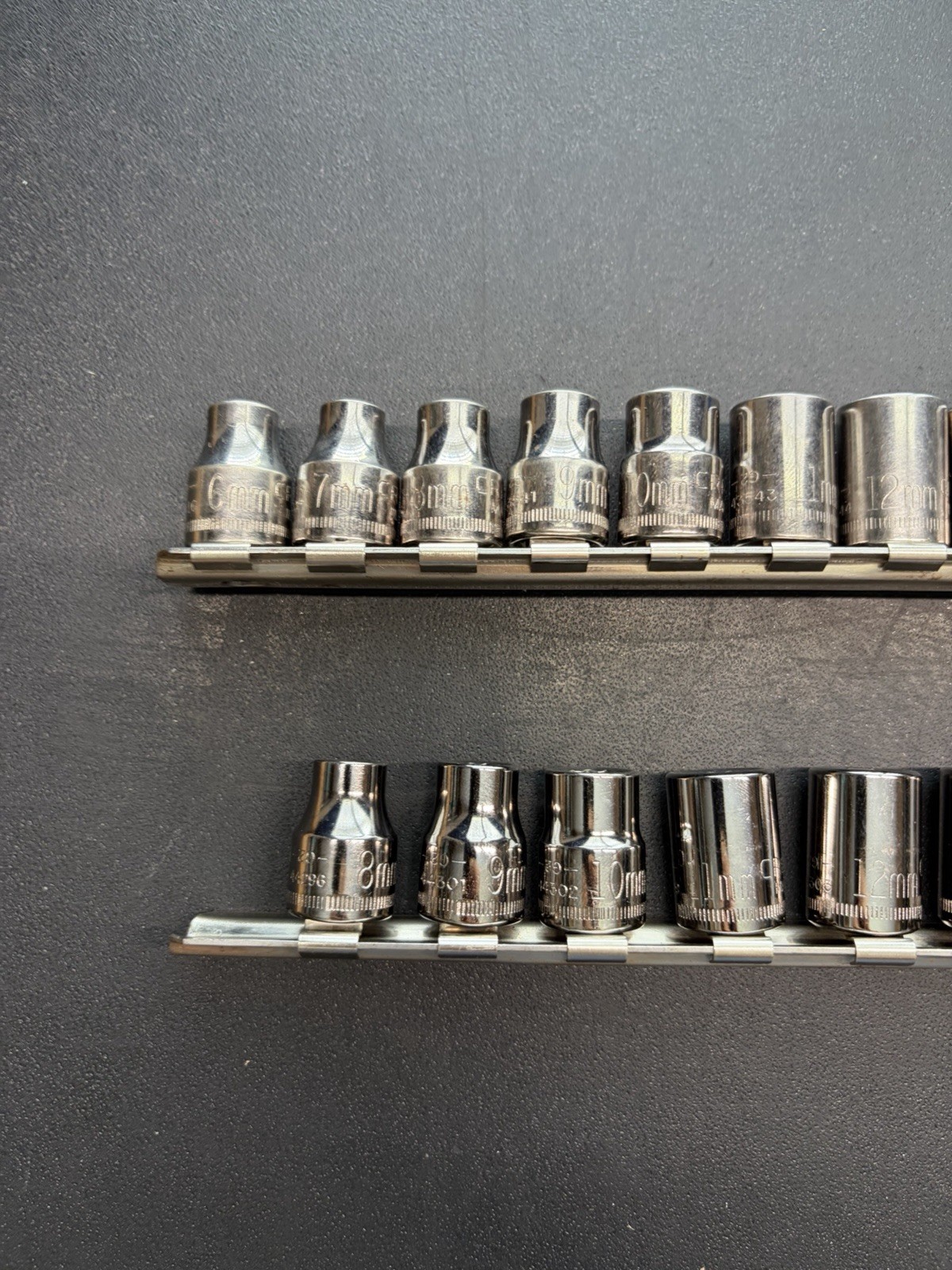 Craftsman USA 16Pc Metric 6mm-21mm 6pt, 13pc 8mm-19mm, 21mm 12pt Socket Set