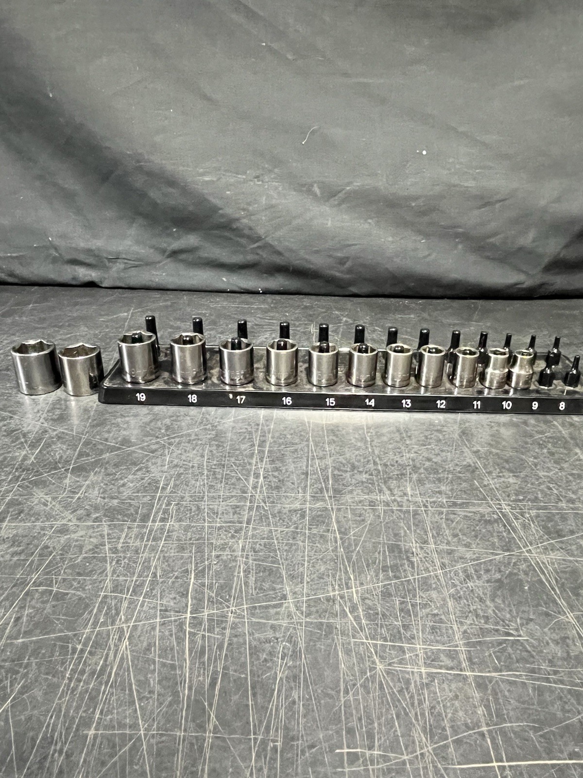 Craftsman USA 3/8” Drive Metric Socket Set 9-21mm No Skips G Series 13pc W/ Rack