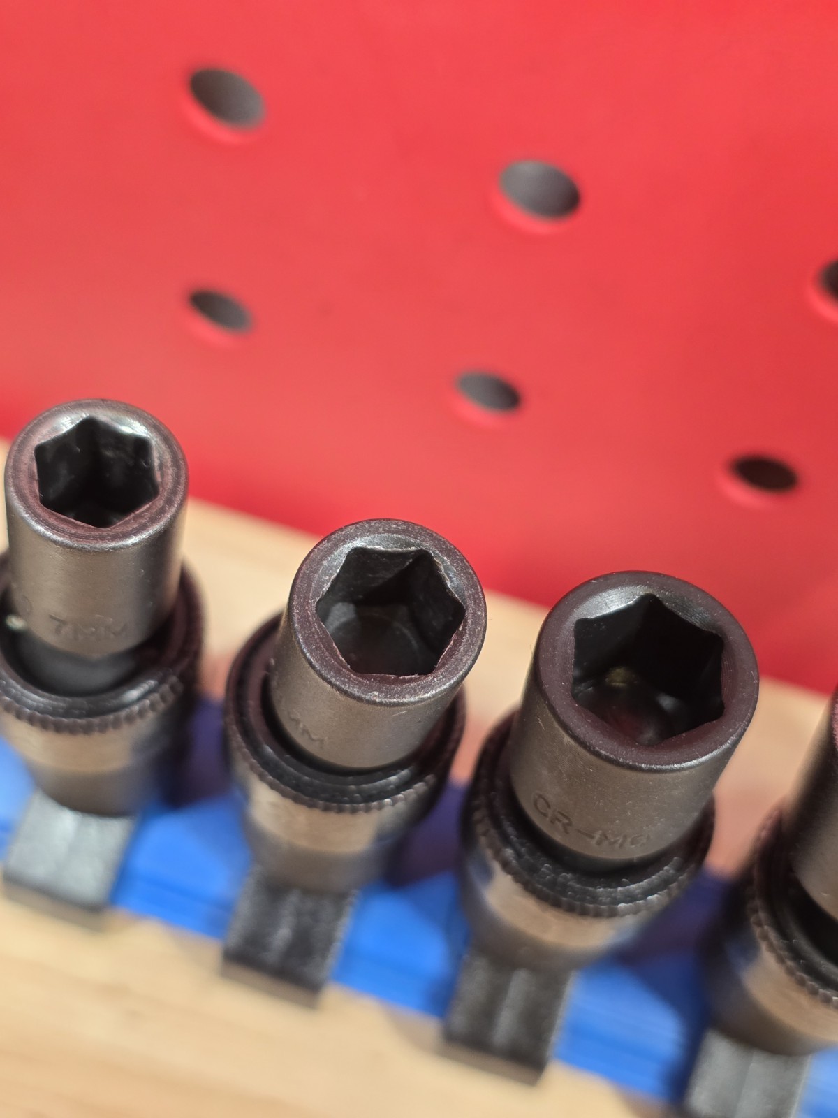 Matco Tools SAUPM126V 5-15mm 12-Piece 1/4” Drive Metric Impact Swivel Socket Set