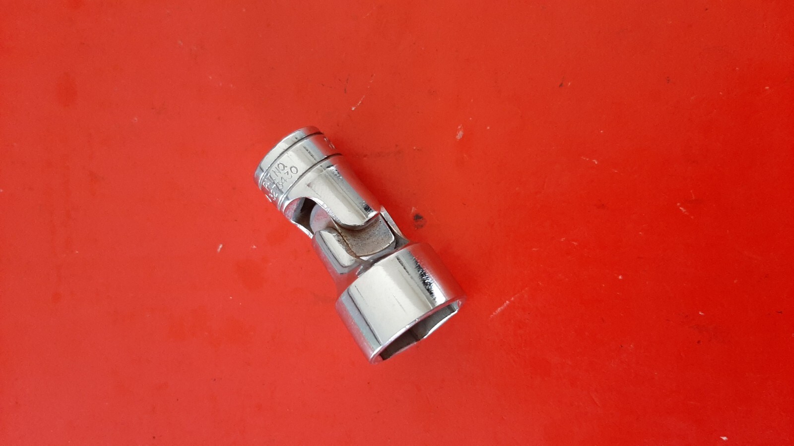 Nice! Snap on Tools USA 3/8″ Drive 3/4″ FS24 Universal Swivel Socket 6 Point 326