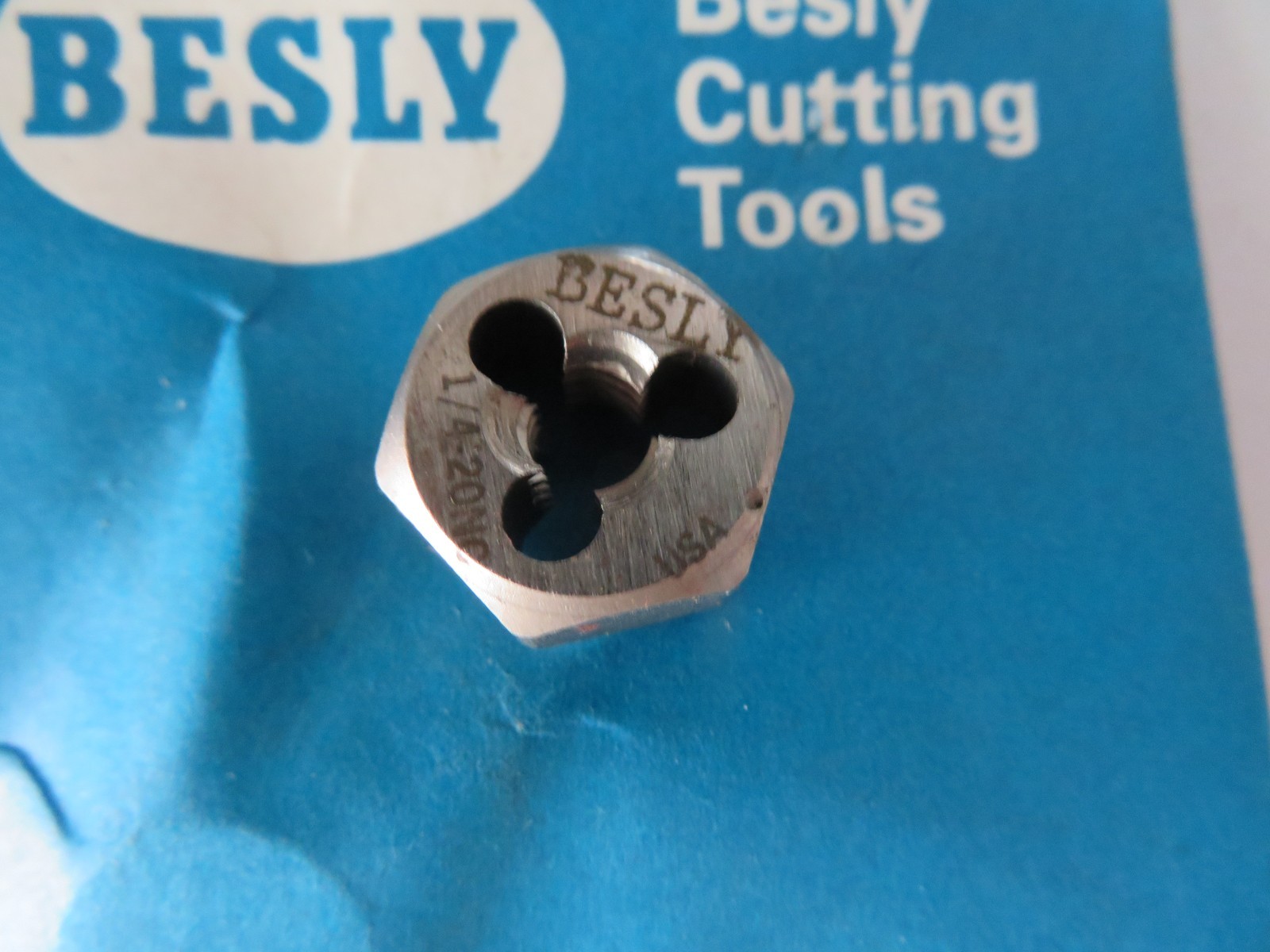1 pcs BESLY Cutting Tools 1/4-20 NC Hex Rethreading Carbon Steel Die USA