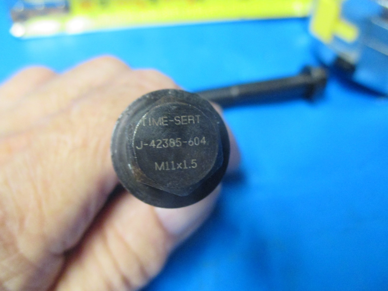 bolts(2)J-42385-604 Kent moore M11 X1.5