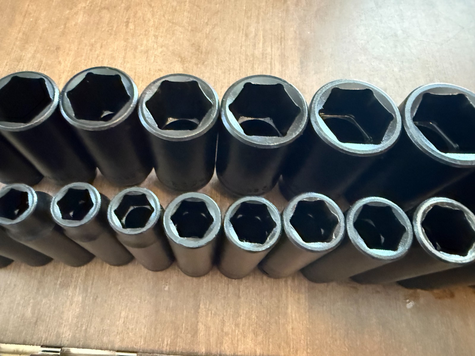 Mac Tools 24-PC. 1/2″ Dr. Metric Deep Impact Socket Set SVDPM246CBR & Tool Bag