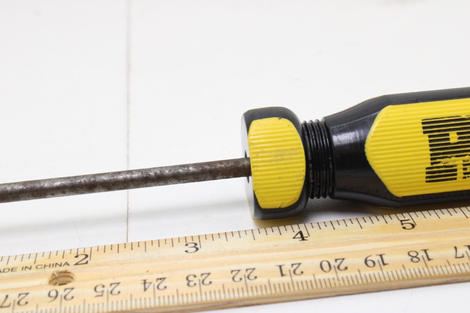 Popular Mechanics 30767 T15 Torx 3-1/2 Shaft Yellow/Black Handle Screwdriver USA